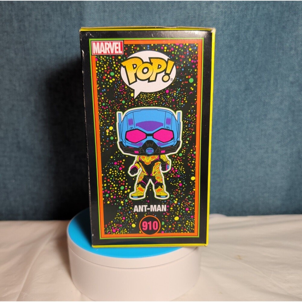 Funko Pop Ant-Man 910 Avengers Endgame Blacklight Target Exclusive PreOwned - Picture 16 of 16